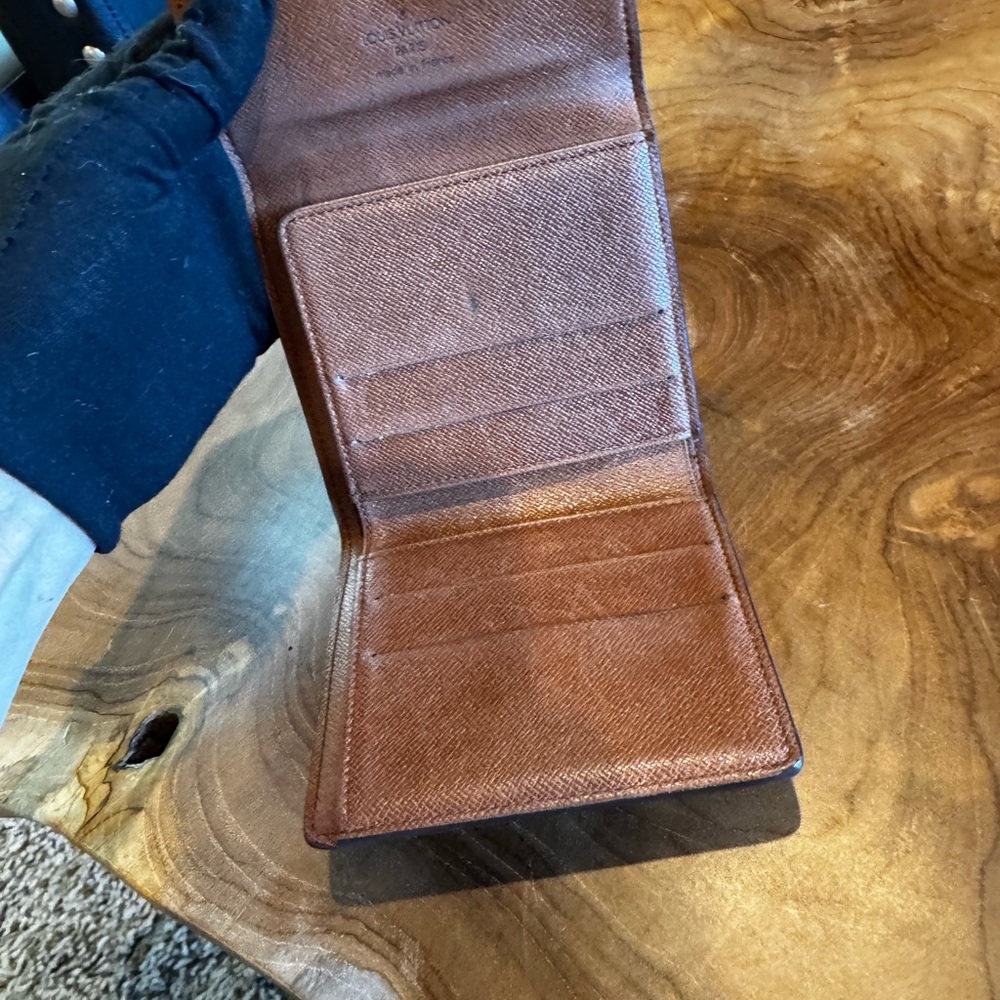 ❤️Louis Vuitton
LV Monogram Coated Canvas Elise Wallet - Picture 7 of 13